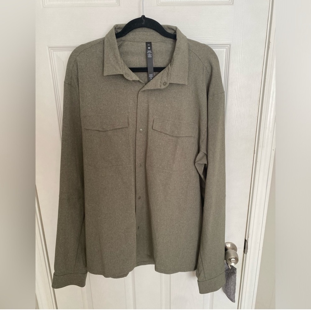 Lululemon Athletica Airing Easy Overshirt Ventlight Mesh snapped shirt.XXL. NWT.